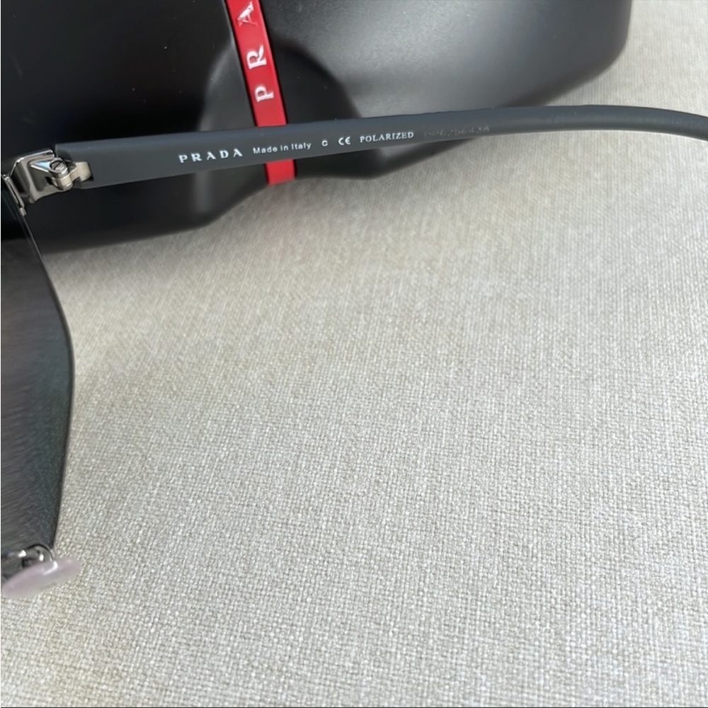 Authentic Prada sunglasses - Picture 6 of 9